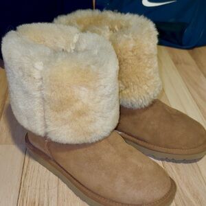 UGG Tan Cream Winter Boots Plush Fur Trim